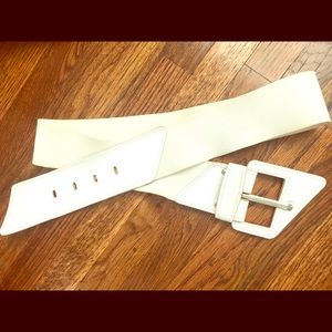 Vintage 80’s white belt